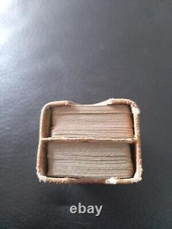 2 jeux de 52 cartes miniatures complets dans étui cuir 1826