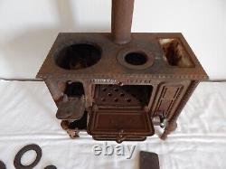 ANCIEN JOUET Gazinière Cuisinière en FONTE GODIN & Cie Bte S. G. D. G. Début XXème
