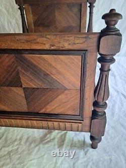 Ancien Lit En Bois pour poupée Jouet Vintage