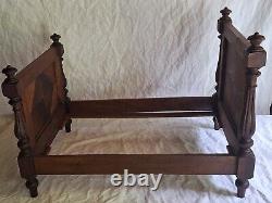 Ancien Lit En Bois pour poupée Jouet Vintage