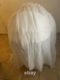 Ancien berceau sur roues en rotin