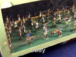 Ancien diorama bataille soldats peints environ 65 soldats Waterloo Napoléon