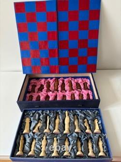 Ancien jeu d'échec complet avec ses pièces en Os teinté milieu XXe