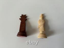 Ancien jeu d'échec complet avec ses pièces en Os teinté milieu XXe