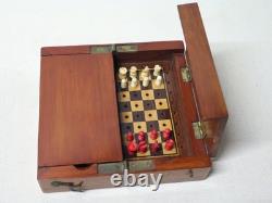 Ancien jeu d'échecs de voyage anglais boite acajou et laiton pions en os teinté