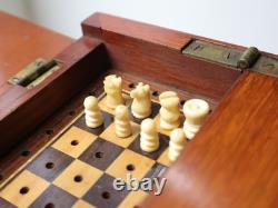 Ancien jeu d'échecs de voyage anglais boite acajou et laiton pions en os teinté
