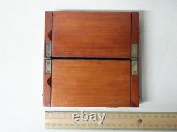 Ancien jeu d'échecs de voyage anglais boite acajou et laiton pions en os teinté