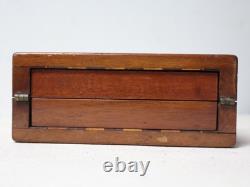 Ancien jeu d'échecs de voyage anglais boite acajou et laiton pions en os teinté