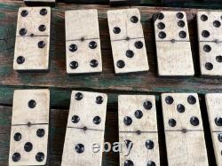 Ancien jeu de dominos en os et bois grand format 4,8 cm XIXe rivet laiton
