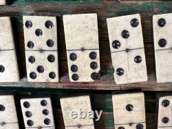 Ancien jeu de dominos en os et bois grand format 4,8 cm XIXe rivet laiton