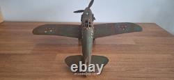 Ancien jouet avion chasse tôle Spitfire époque WWII origine anglaise