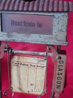 Ancien kiosque indicateur de direction train gare en tôle ep 19 ème allemand