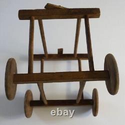 Ancien landau de poupée en osier sur roulettes en bois jouet ancien Collection