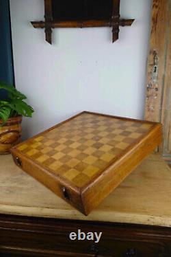 Ancienne Boîte de Jeu en Bois Marqueté Élégance Vintage