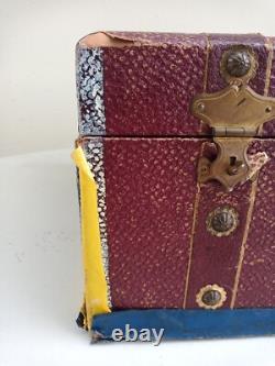 Ancienne Mallette de Jeux Caisse Le Nain Jaune Circa 1900