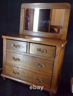 Ancienne commode avec miroir bois, Poupée? 