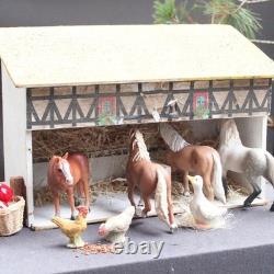 Ancienne ferme en bois avec 5 chevaux, poules et moutons Antique farm