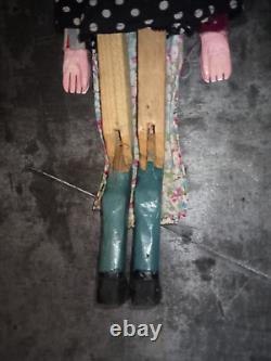 Ancienne marionnette femme à tringle et fils bois tissu d'origine H 49 cm
