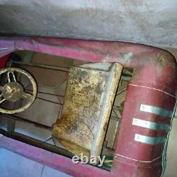 Ancienne voiture à pédale en tôle Fernand ALEXANDRE à restaurer C. 1950