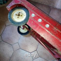 Ancienne voiture à pédale en tôle Fernand ALEXANDRE à restaurer C. 1950