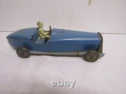 Ancienne voiture en tole de course