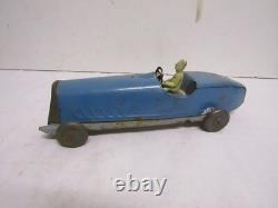 Ancienne voiture en tole de course
