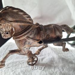 Antique calèche, traineau cheval et dame en fonte-collection-curiosité