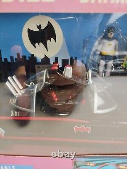 BATMOBILE Batman Classic TV Series 1966 Avec Batman & Robin Funko