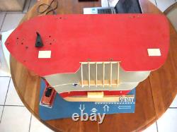 BEAU GARAGE 54 X 29,5 CM, 2 MOTEURS + éclairage frontal NIL 1970