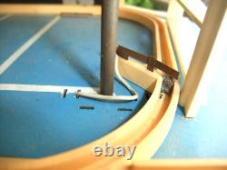 BEAU GARAGE 54 X 29,5 CM, 2 MOTEURS + éclairage frontal NIL 1970