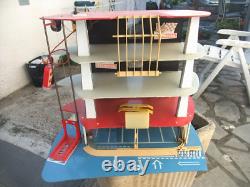 BEAU GARAGE 54 X 29,5 CM, 2 MOTEURS + éclairage frontal NIL 1970