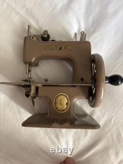 Baby Singer Mini Fillette Années 50 Fifties + Boîte Jouet Toy Machine à coudre