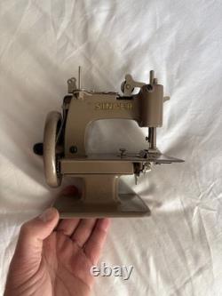 Baby Singer Mini Fillette Années 50 Fifties + Boîte Jouet Toy Machine à coudre