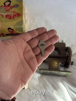 Baby Singer Mini Fillette Années 50 Fifties + Boîte Jouet Toy Machine à coudre