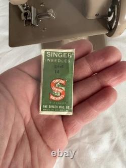 Baby Singer Mini Fillette Années 50 Fifties + Boîte Jouet Toy Machine à coudre