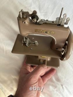 Baby Singer Mini Fillette Années 50 Fifties + Boîte Jouet Toy Machine à coudre