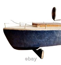 Bâteau navire de bassin 67 cm, mécanique, dans son coffret années 30