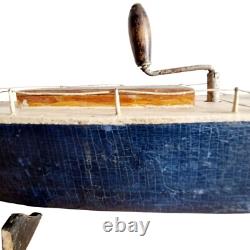 Bâteau navire de bassin 67 cm, mécanique, dans son coffret années 30