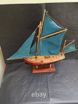 Borda maquette de bassin Thonnier en très bon état d'origine hauteur 65 cms