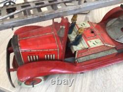 Camion De Pompier Mécanique En Tôle Avec Sa Boite