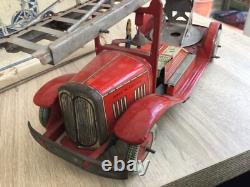 Camion De Pompier Mécanique En Tôle Avec Sa Boite