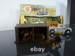 Corgi Toys Coffret cadeau 8 Land Rover Lions of Longleat dans sa boîte d'origine