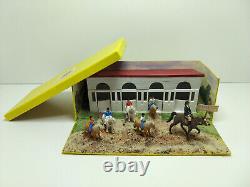 Diorama Poney Club (décor avec figurines Britains en plastique)