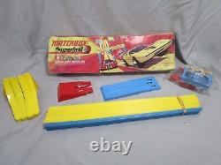 Dv10174 Matchbox Superfast Track 400 Double Loop Racing Set