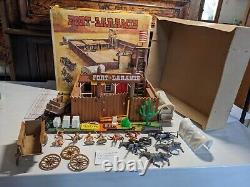 Fort laramie COMANSI 118 un peu de casse et quelques manques