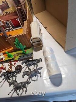 Fort laramie COMANSI 118 un peu de casse et quelques manques