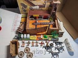 Fort laramie COMANSI 118 un peu de casse et quelques manques