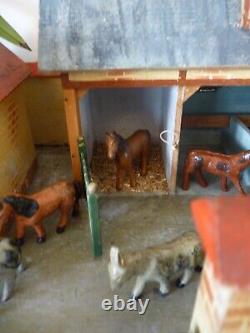 Grande ferme en bois chevaux composition BON DUFOUR SFBJ jouet ancien