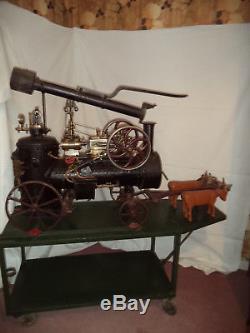 Grande locomobile à vapeur