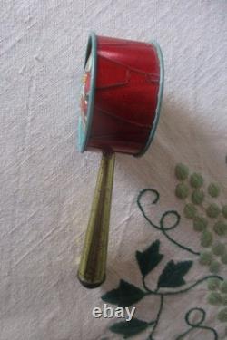 HOCHET SIFFLET CHAPERON ROUGE tôle lithographiée JOUET ANCIEN